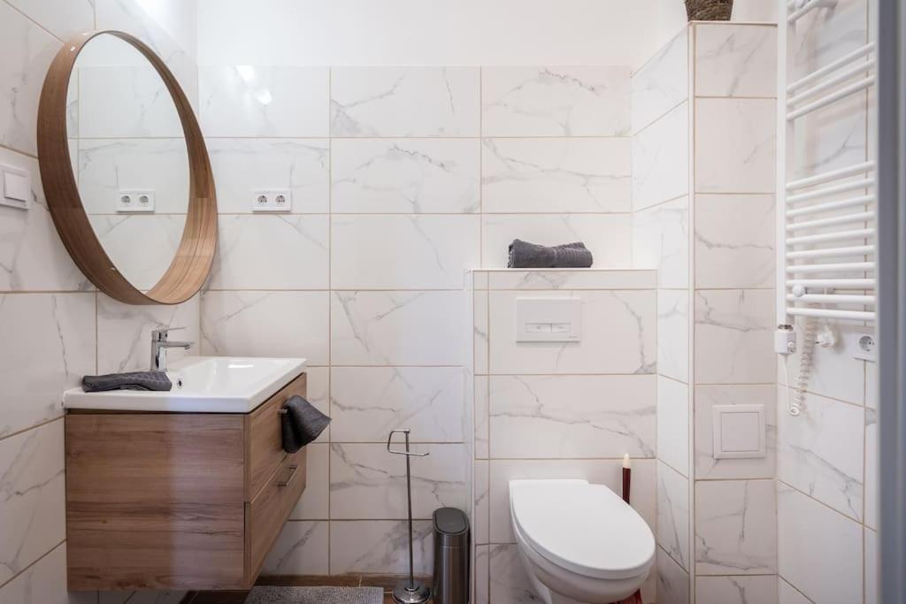 Stylish Apartment In The City Center Будапеща Екстериор снимка