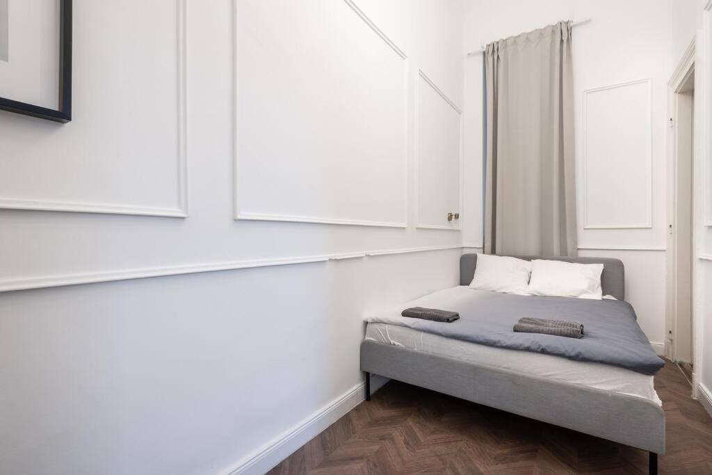 Stylish Apartment In The City Center Будапеща Екстериор снимка