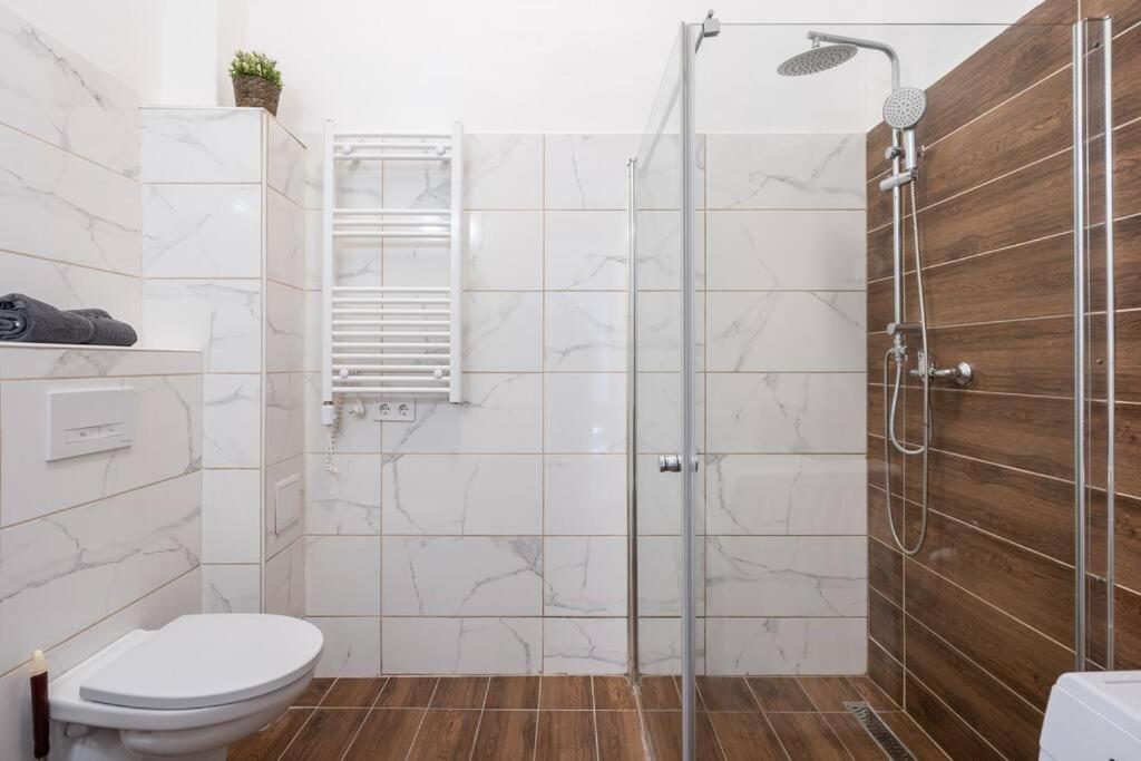 Stylish Apartment In The City Center Будапеща Екстериор снимка